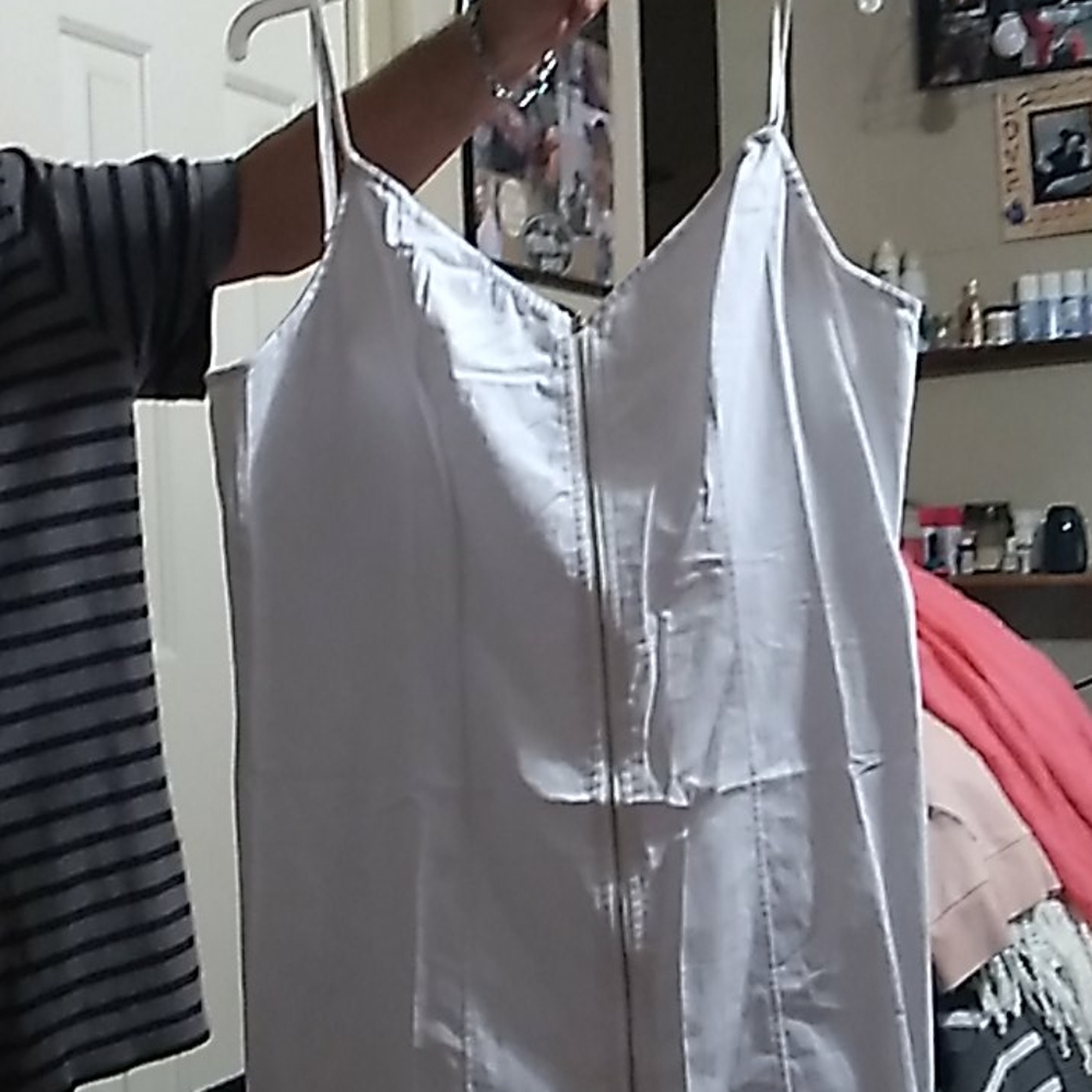 Dress - Picture 1 of 3